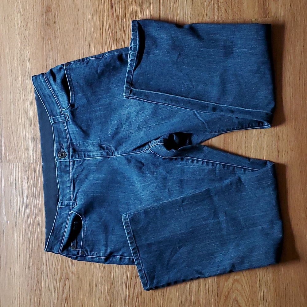 Womens Size 14 Pettie  Cjbanks denim.
